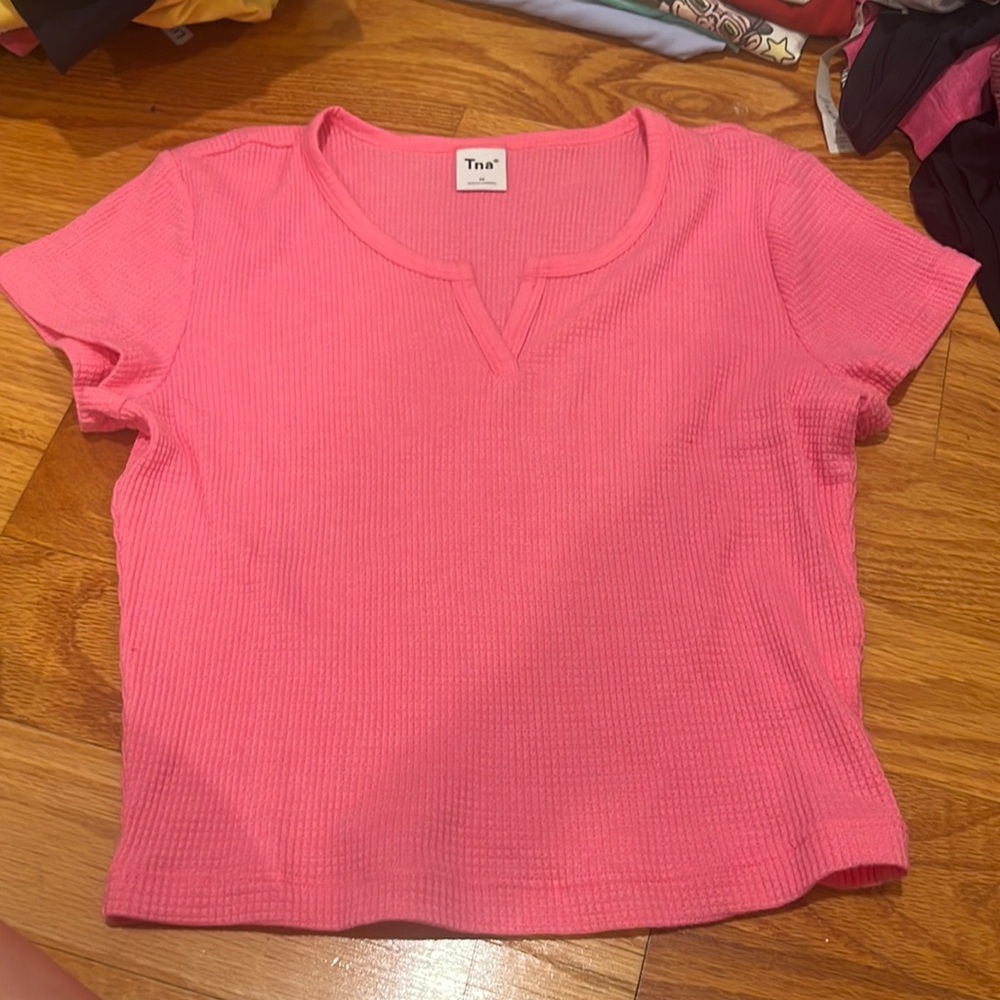 Never worn brand new neon pink aritzia waffle knit tee shirt